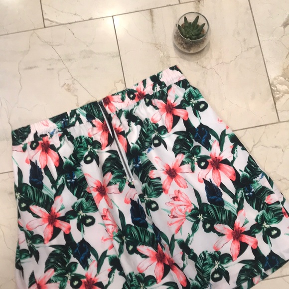 Vince Camuto Floral Skirt - Picture 2 of 4